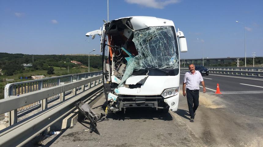 Son dakika! Kemerburgaz'da servis aracı kaza yaptı