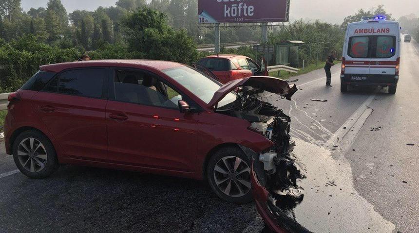 Sakarya&rsquo;da iki otomobil &ccedil;arpıştı: 1 yaralı