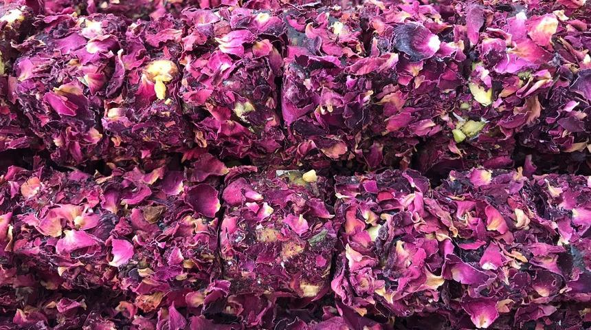 Lokum severlerin yeni gözdesi güllü ve zereşk üzümlü lokum