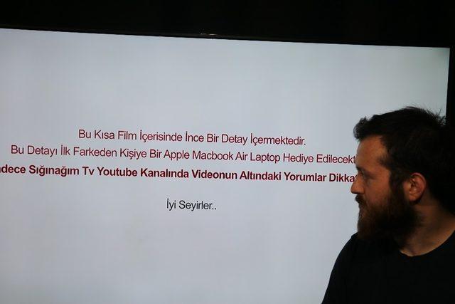 Filmdeki detayı bulana dizüstü bilgisayar ödülü