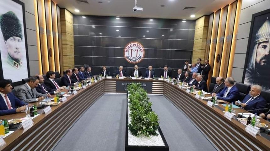 Rekt&ouml;r Alma, &rsquo;T&uuml;rkiye&rsquo;nin Fırsat Penceresi&rsquo; toplantısına katıldı