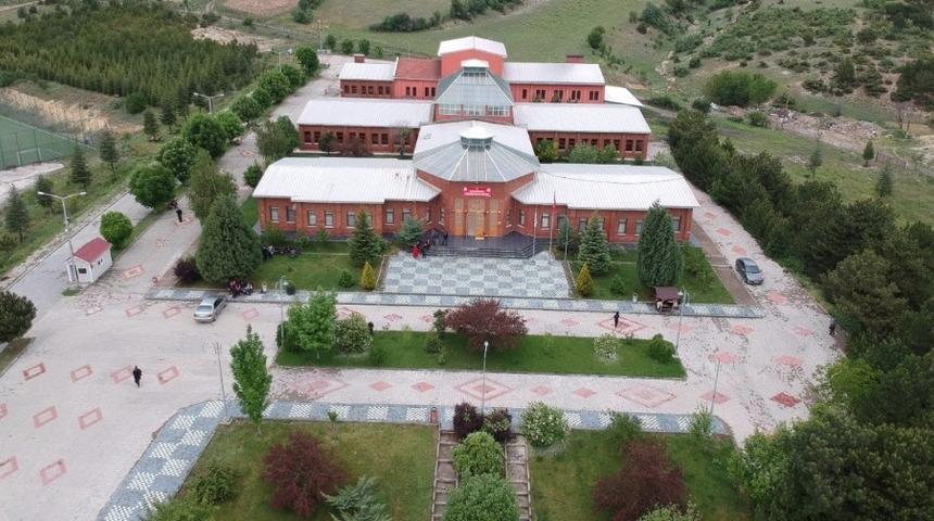 M&uuml;d&uuml;r G&uuml;l&rsquo;den &ouml;ğrencilere &ccedil;ağrı: DP&Uuml; Domani&ccedil; Hayme Ana MYO&rsquo;yu tercih edin