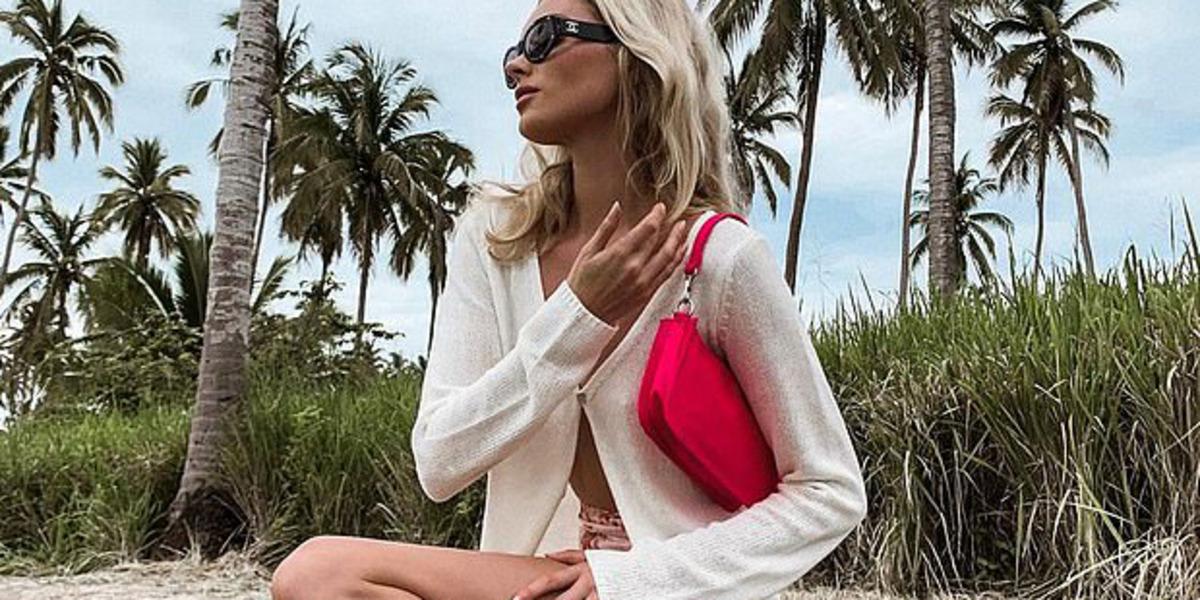 Elsa Hosk s&uuml;tyensiz pozuyla beğeni topladı