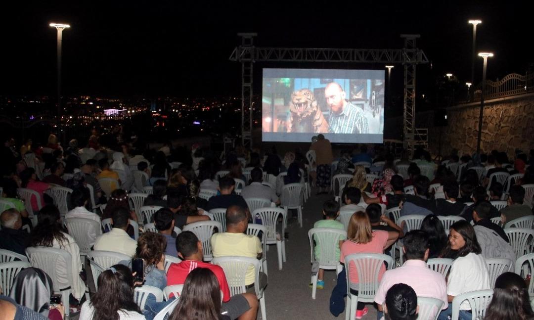 A&ccedil;ık hava sinema etkinlikleri 10 g&uuml;nde 10 bin kişi ile buluştu