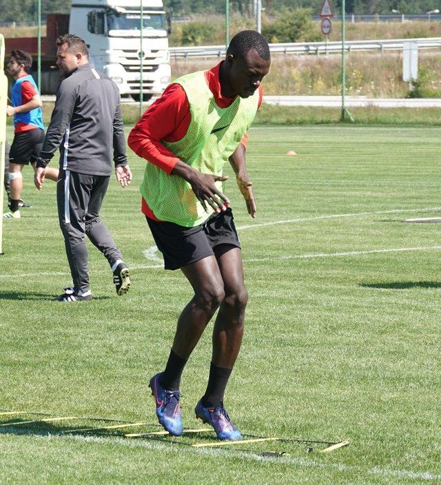 Gençlerbirliği’nin yeni transferi Zargo Toure, Bolu kampına katıldı