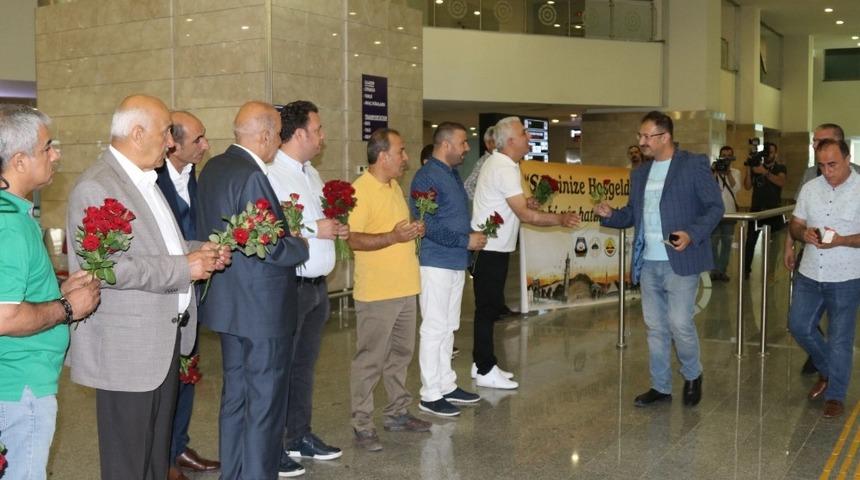 DTSO IKBY&rsquo;li vatandaşları karanfille karşıladı