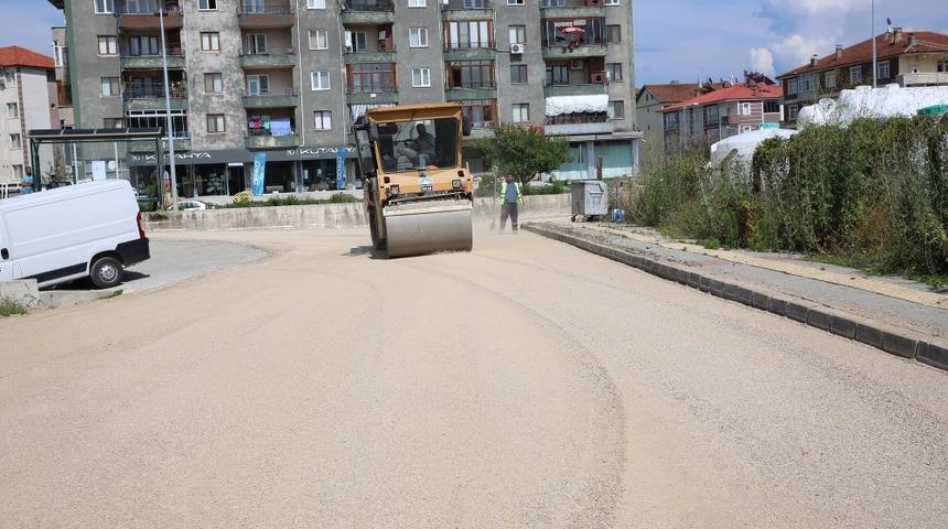Yol ekipleri &ccedil;alışmalarını s&uuml;rd&uuml;r&uuml;yor