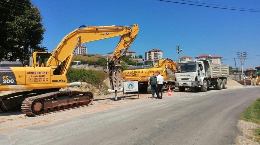 Kavallar Caddesi&rsquo;nde kanalizasyon &ccedil;alışması