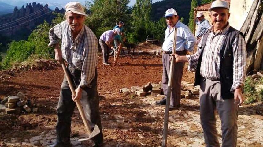 K&ouml;yl&uuml;lerin imece usul&uuml; yol bakım onarım &ccedil;alışması