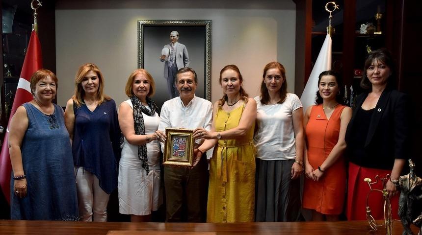 T&uuml;rk &Uuml;niversiteli Kadınlar Derneği&rsquo;nden Ata&ccedil;&rsquo;a ziyaret