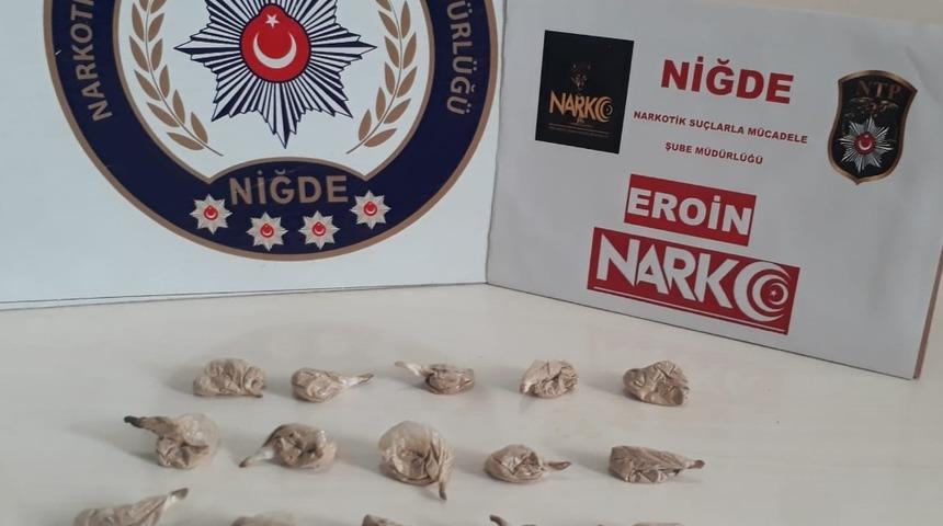 Apartmanda saksı içerisinde esrar yetiştirmiş