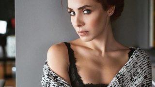 Nur Fettahoğlu, göbek dekolteli kıyafetiyle sosyal medyada olay oldu