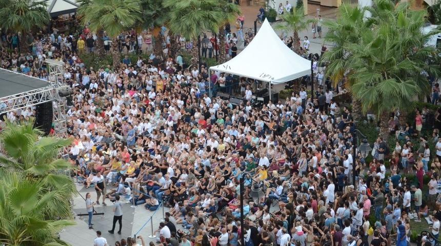 Binlerce İzmirlinin katıldığı caz festivali bu yıl 2-3-4 Ağustos&rsquo;ta