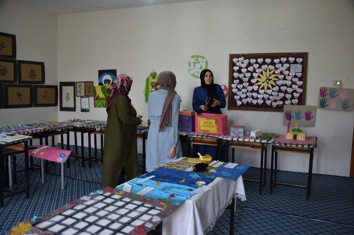 Kur’an kursu öğrencileri eserlerini sergiledi G2