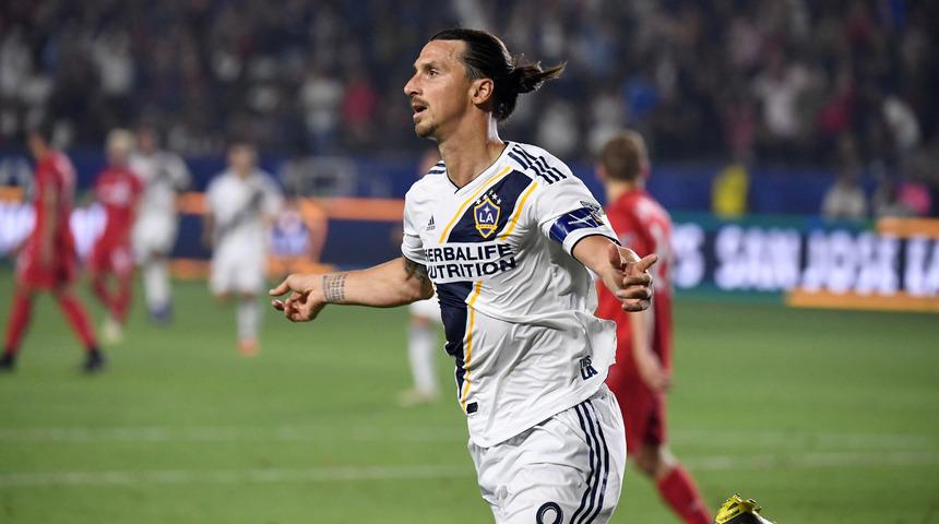 Zlatan Ibrahimovic, rakibi Mohamed El Mounir'in elmacık kemiğini kırdı