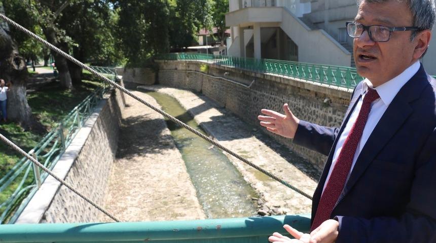 Dereden patlamamış el bombası &ccedil;ıktı