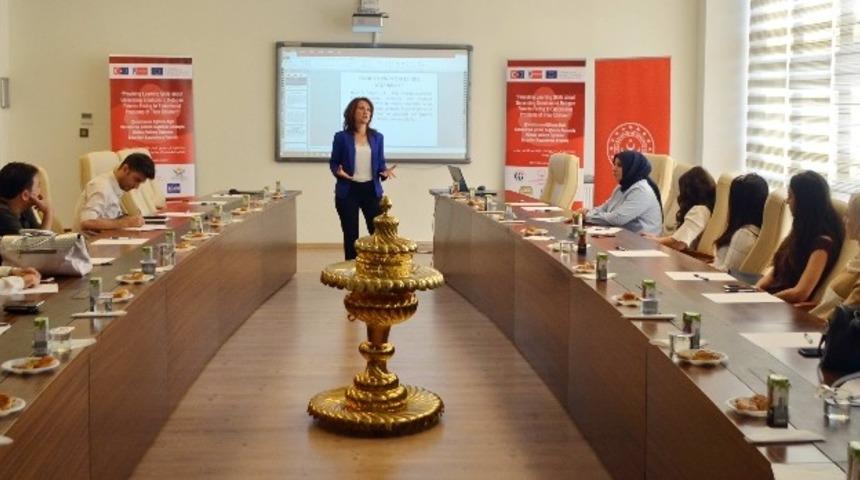 &lsquo;M&uuml;ltecide Ebeveyndir&rsquo; AB projesi eğitmenlerle buluştu