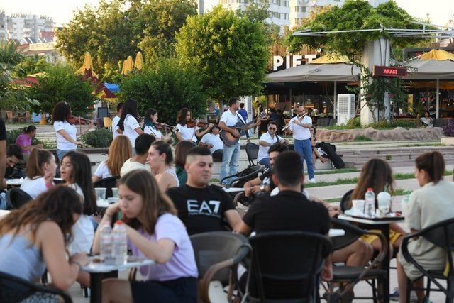 Konyaaltı Belediyesi Oda Orkestrasından Flash Mob