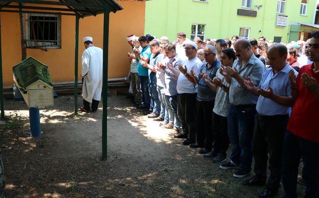 Ayı saldırısında ölen köylü toprağa verildi