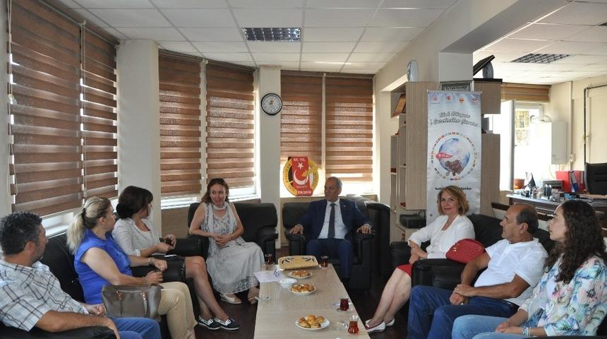 &Uuml;niversiteli kadınlardan yerel basına destek