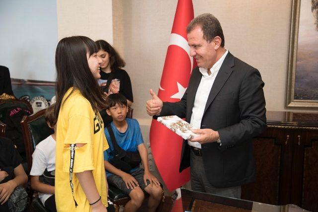 Başkan Seçer, Tatar ve Japon öğrencilerle buluştu