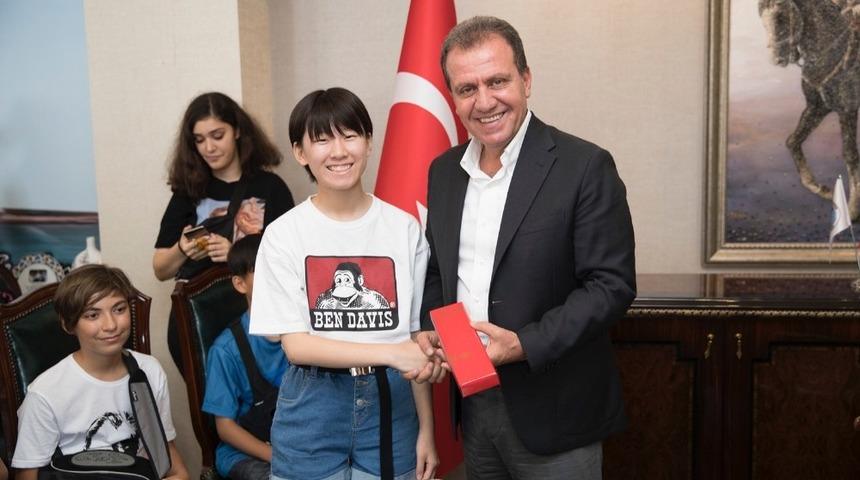 Başkan Seçer, Tatar ve Japon öğrencilerle buluştu