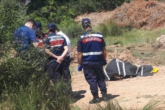 Çanakkale’de dere kenarında tabancayla vurulmuş erkek cesedi bulundu