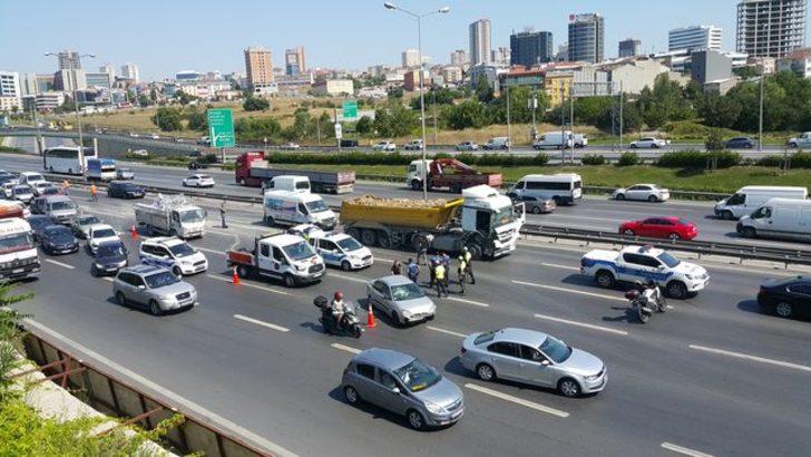 TEM'de zincirleme trafik kazası! Trafik durma noktasına geldi G4