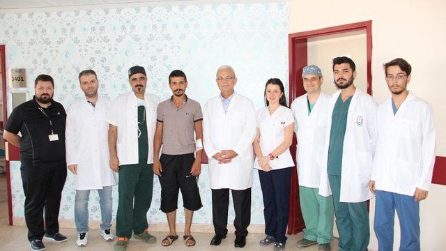 Bacağına pulluk demiri saplandı