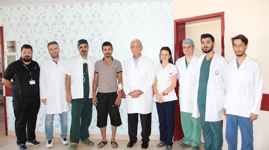 Bacağına pulluk demiri saplandı