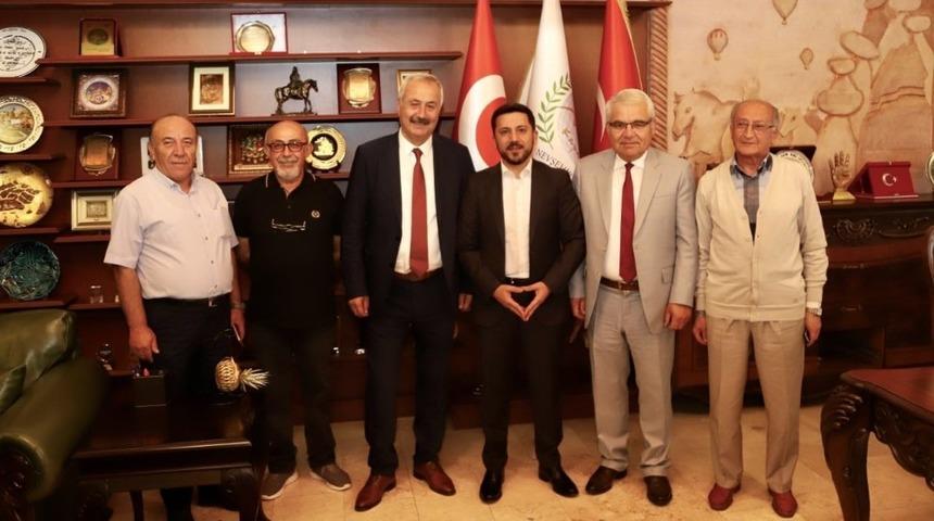 CHP milletvekili Sarıaslan, Belediye Başkanı Arı&rsquo;yı ziyaret etti