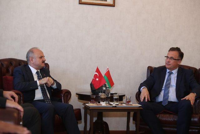 Belarus Ankara Büyükelçisi’nden Vali Çakacak’a ziyaret