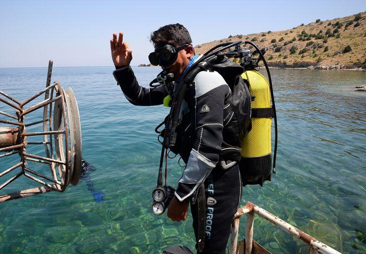 Dalgıçlar, Van Gölü'ndeki batık gemi için daldı G4