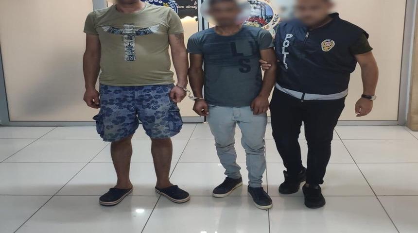Aranan iki ş&uuml;pheli polisten ka&ccedil;amadı