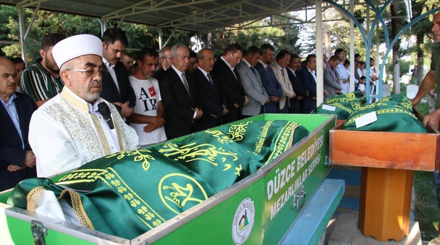 D&uuml;zce'deki selde &ouml;lenlerin sayısı 5'e &ccedil;ıktı, 2 kişi aranıyor (4)