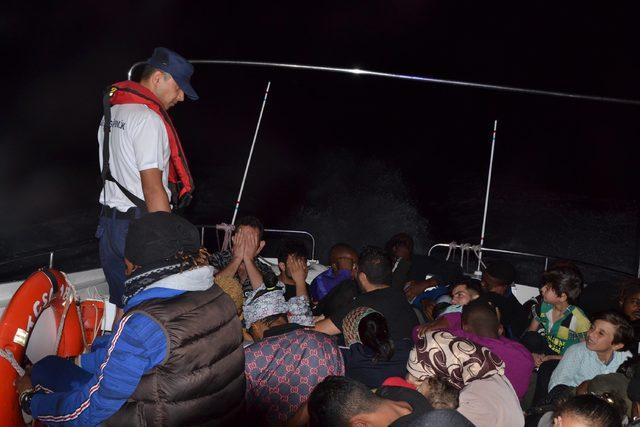 Dikili'de 42 kaçak göçmen yakalandı
