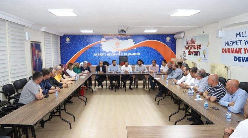 Belediye Başkanı Rasim Arı, AK Parti y&ouml;netim kurulu toplantısına katıldı