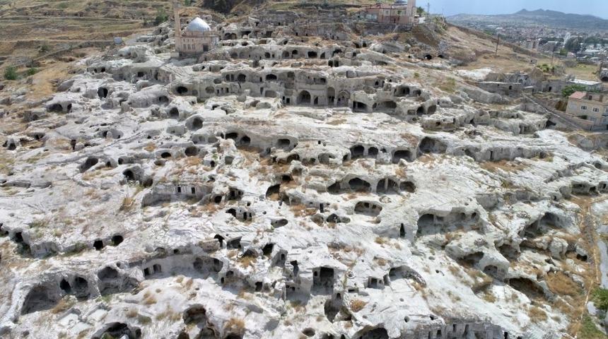 Nevşehir kalesi ve yeraltı şehrinin turizme a&ccedil;ılması i&ccedil;in &ccedil;alışmalara hız verildi
