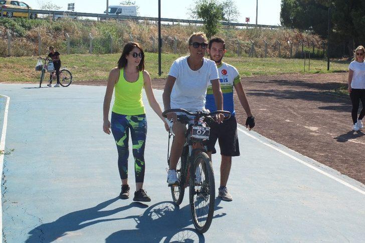 (Özel) "Açın yolu, süslü kadınlar geliyor" G1