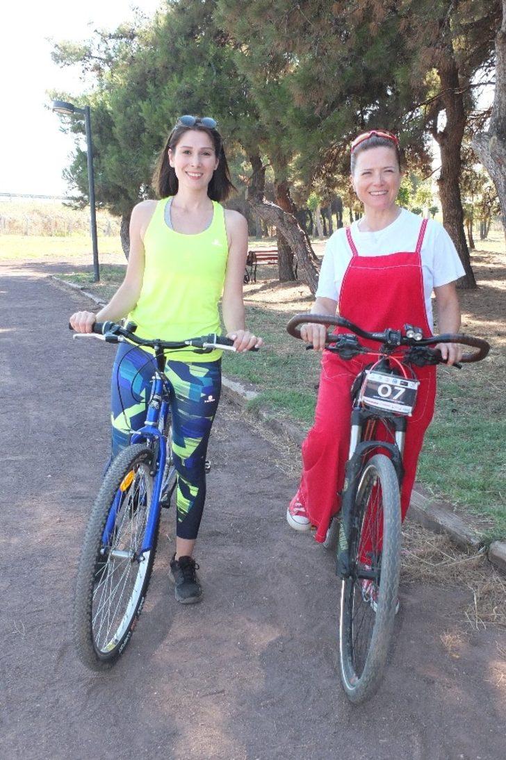 (Özel) "Açın yolu, süslü kadınlar geliyor" G4