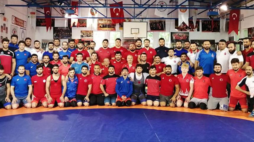 Grekoromen Güreş Milli Takımı Rusya'da