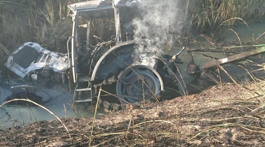 G&uuml;ny&uuml;z&uuml; il&ccedil;esinde trakt&ouml;r birden alev aldı