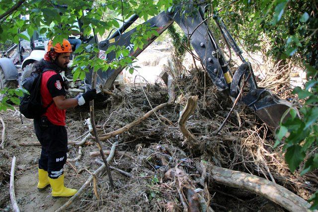 Düzce'de selde kaybolan 2 çocuk aranıyor