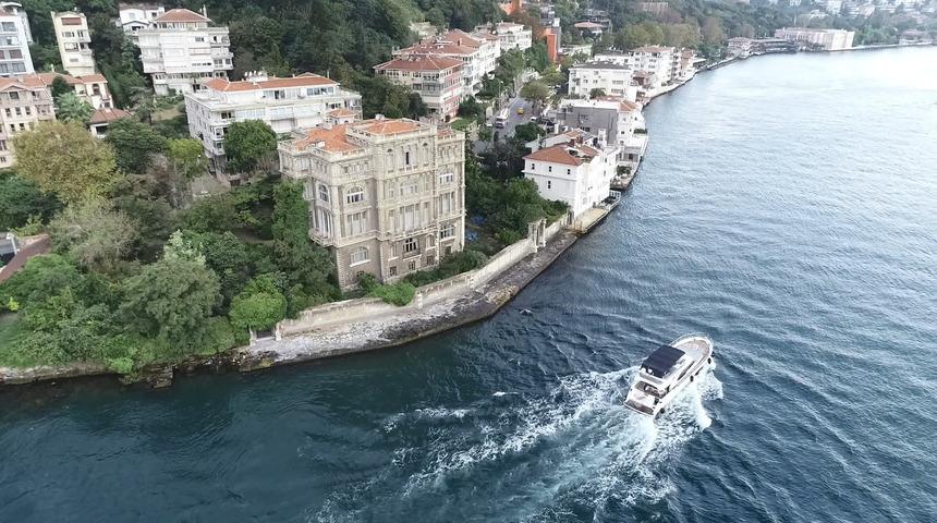 Boğaz'ın şato görünümlü yalısı 550 milyon TL'ye satışta
