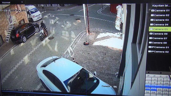 Motosikletli kapkaç çetesi havuz başında yakalandı G3