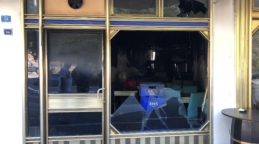 &Ccedil;ıkan yangında işyeri kullanılamaz hale geldi