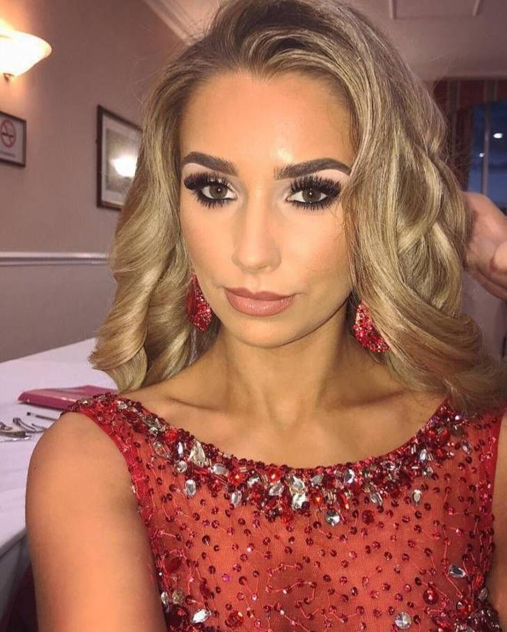 Güzelliğiyle büyüleyen genç kızın mesleğini duyanın ağzı açık kalıyor! G5