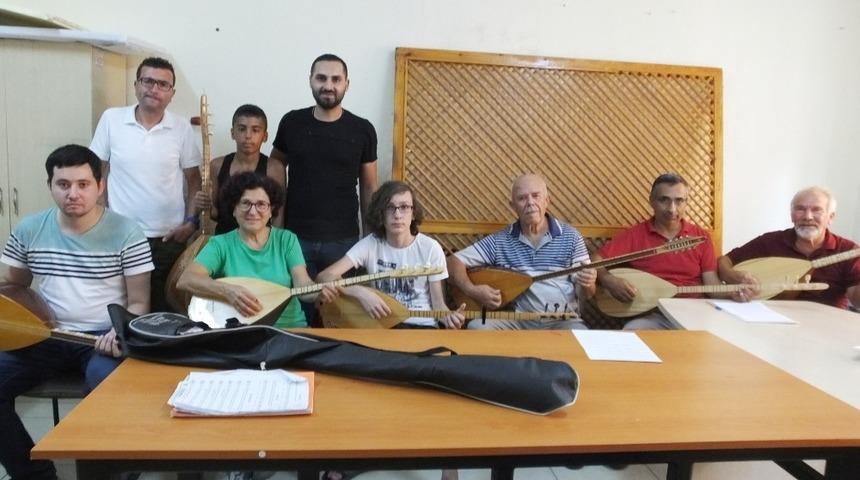 Burhaniye&rsquo;de bağlama kursu ilgi g&ouml;rd&uuml;