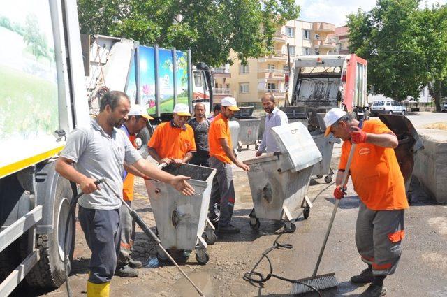 Çöp Konteynerleri dezenfekte ediliyor