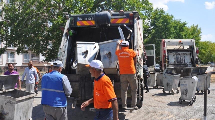 &Ccedil;&ouml;p Konteynerleri dezenfekte ediliyor